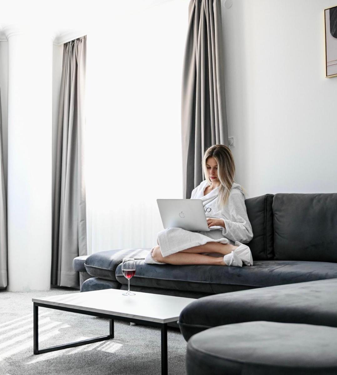 Hotel LIBERO Delchevo - Housity