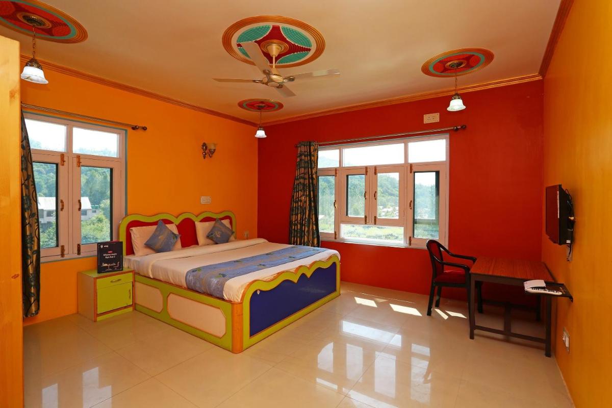 Super OYO Hotel El Classics - Housity