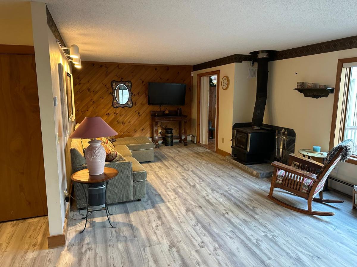 Spacious vacation home near Mt Snow - Housity
