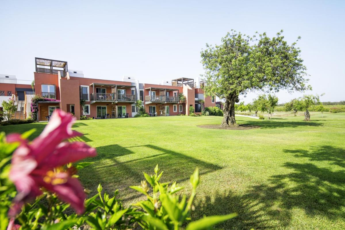 Um jardim no exterior de ROBINSON QUINTA DA RIA - All Inclusive