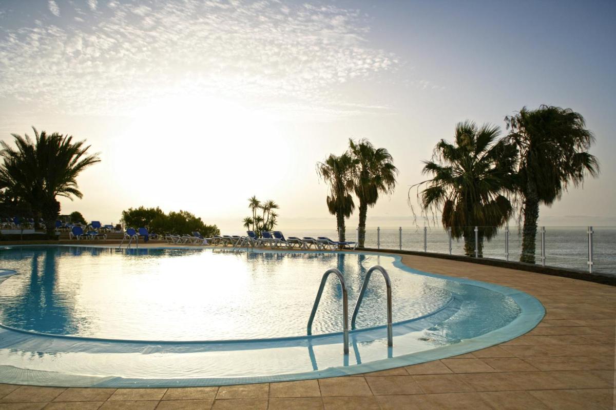 Piscina en o cerca de ROBINSON ESQUINZO PLAYA - All Inclusive
