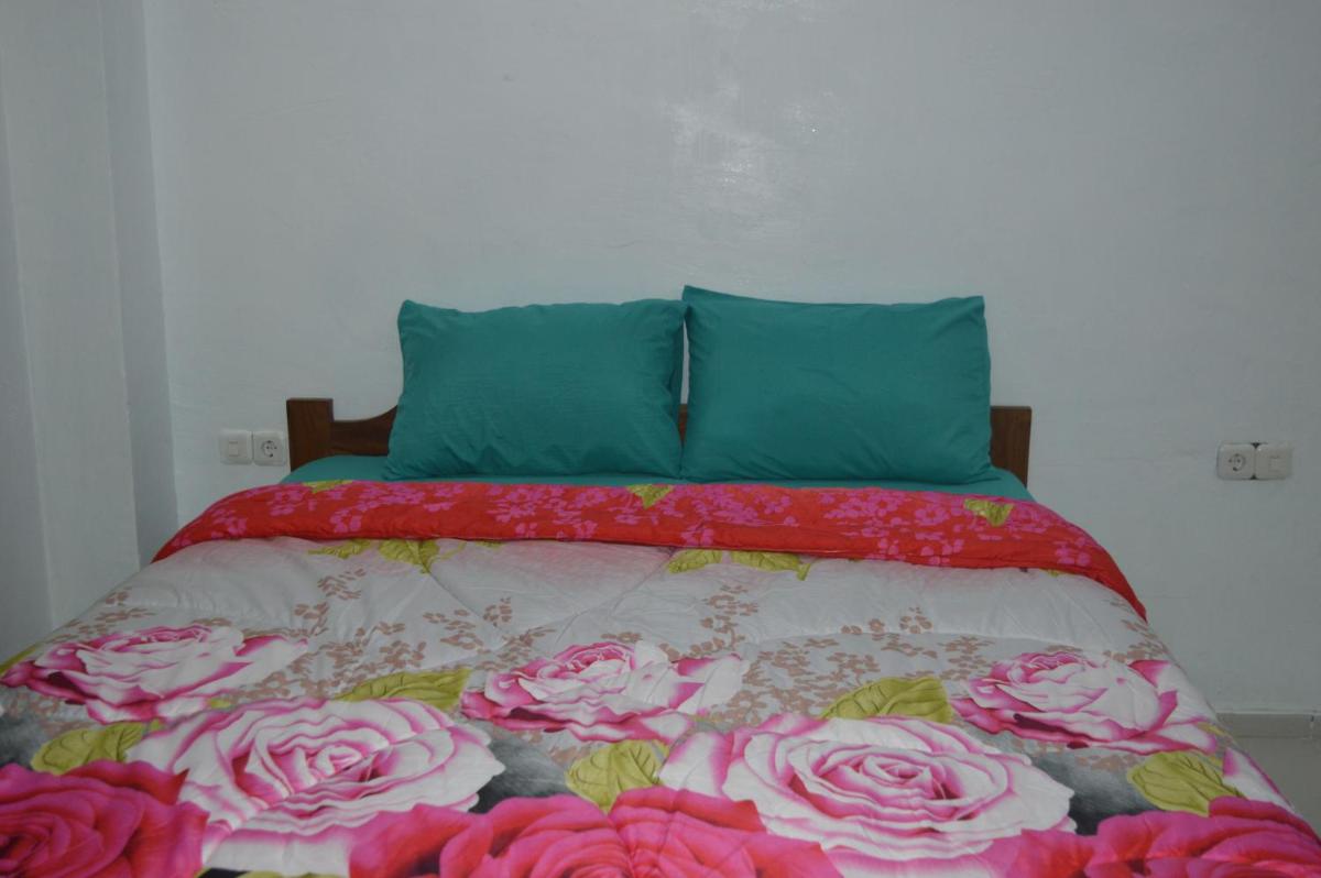 Mahoni Guest House Labuan Bajo - Housity