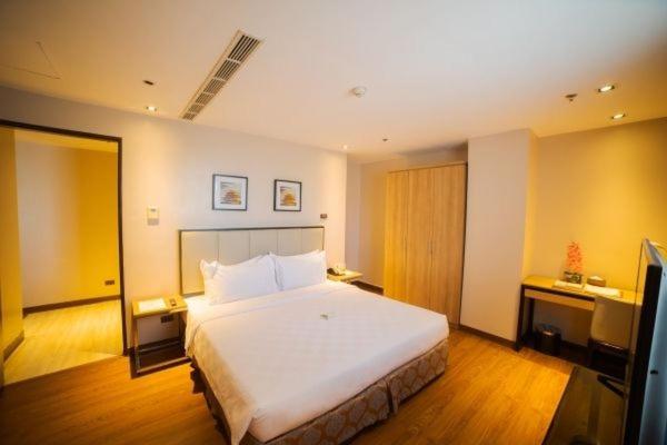 ACE Hotel and Suites - Housity