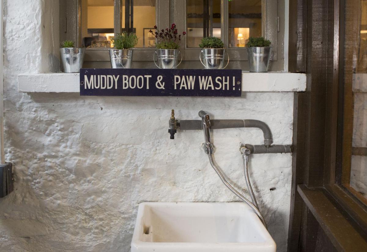 The Wheatsheaf Inn - Housity