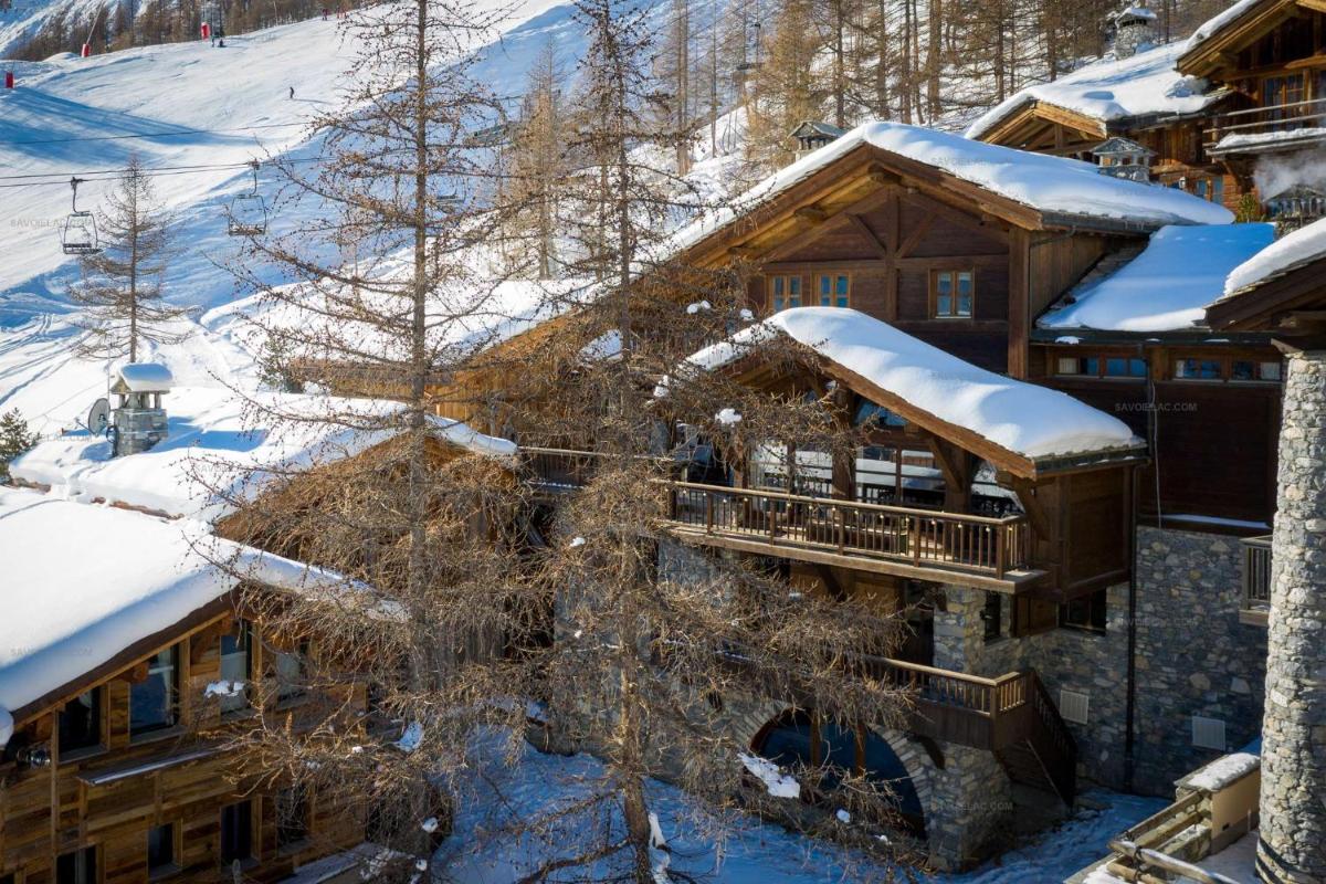 Val d’Isère - Extraordinaire Chalet Montana avec piscine sur la piste Olympique de Belevarde. - Housity