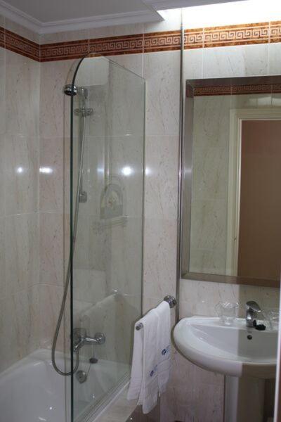 Un baño de Hotel Las Sirenas
