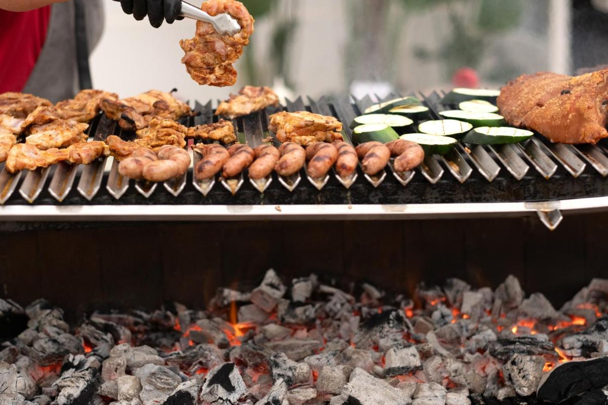 Barbacoa disponible para clientes en el hotel