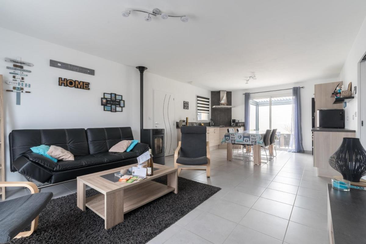 Maison neuve avec terrasse et pergola - Housity