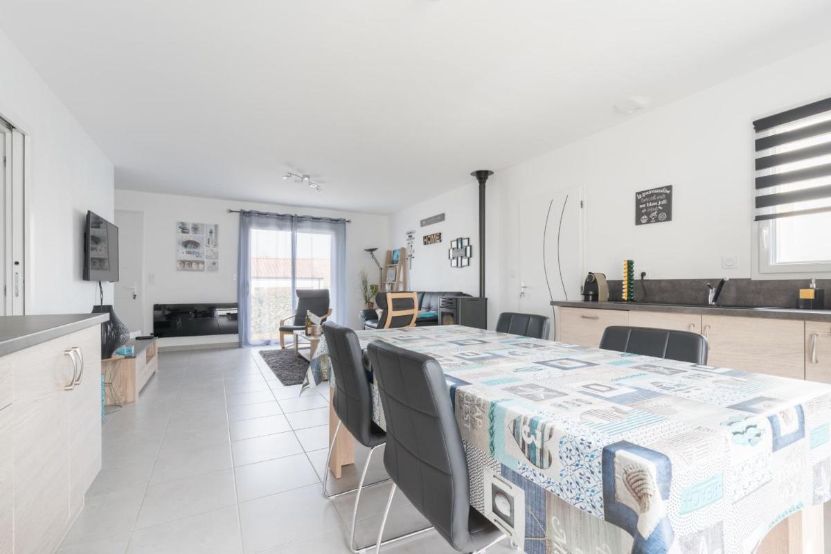 Maison neuve avec terrasse et pergola - Housity