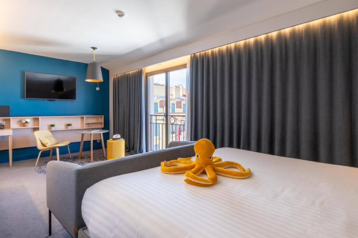 Un ou plusieurs lits dans un hébergement de l'établissement Nemea Appart Hotel Cannes Palais