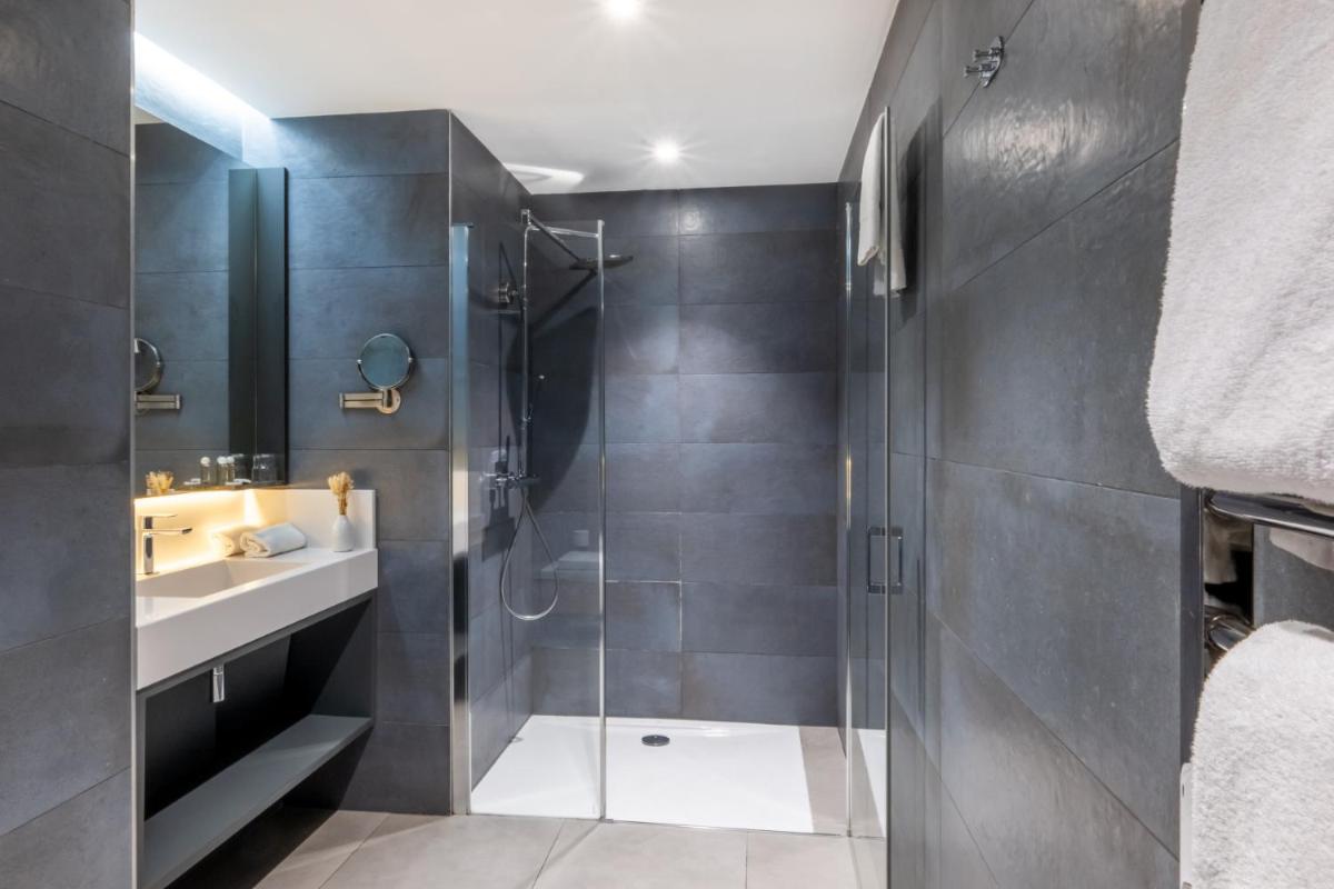 Salle de bains dans l'établissement Nemea Appart Hotel Cannes Palais