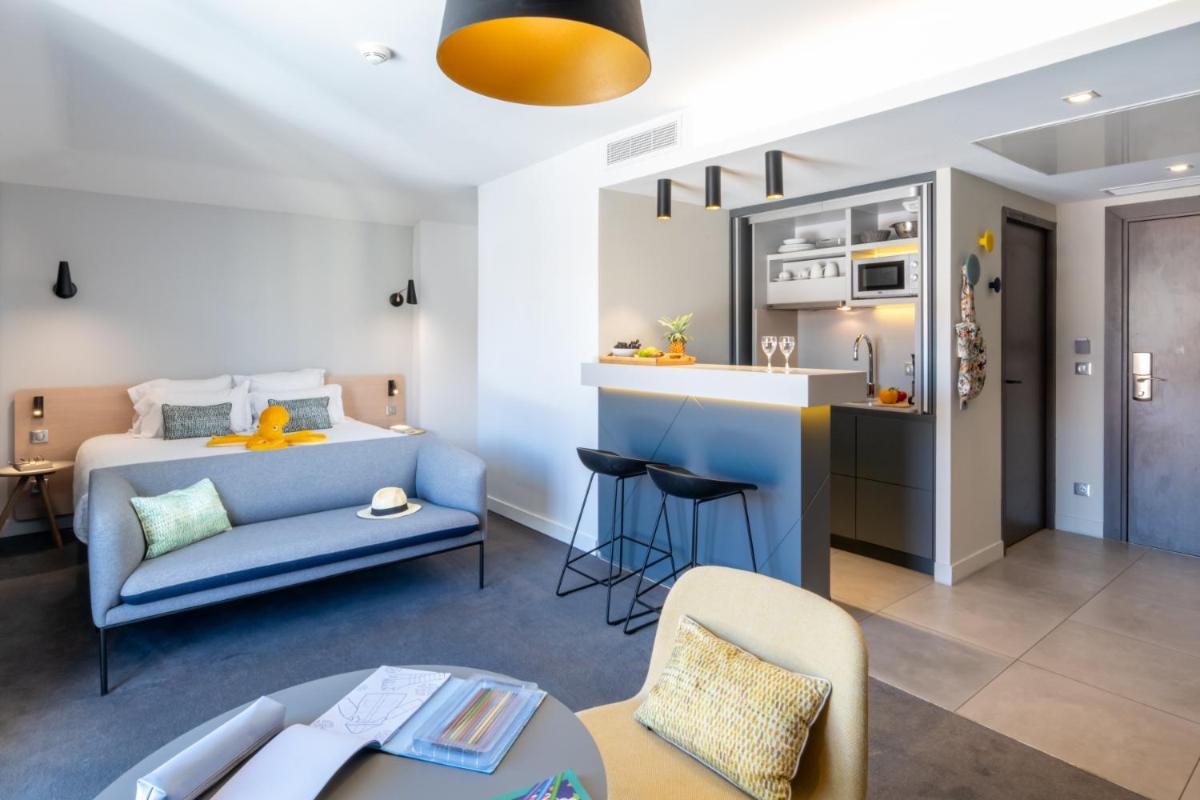 Cuisine ou kitchenette dans l'établissement Nemea Appart Hotel Cannes Palais