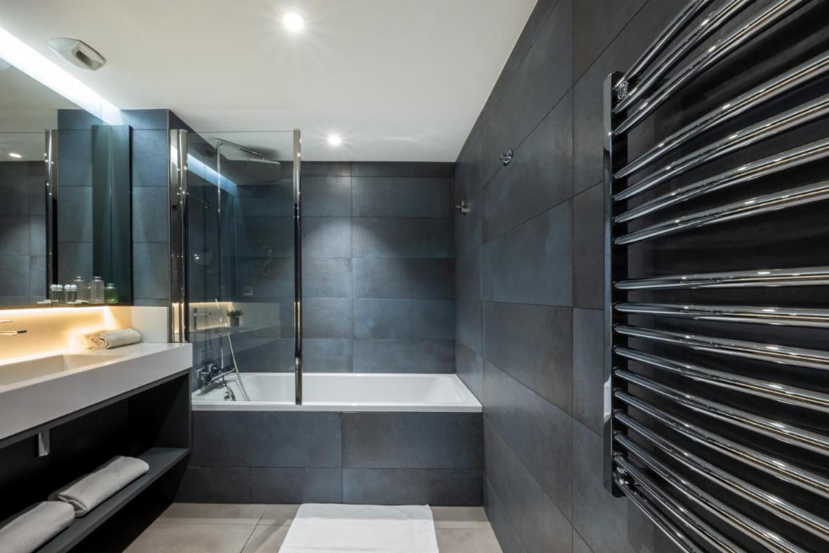 Salle de bains dans l'établissement Nemea Appart Hotel Cannes Palais