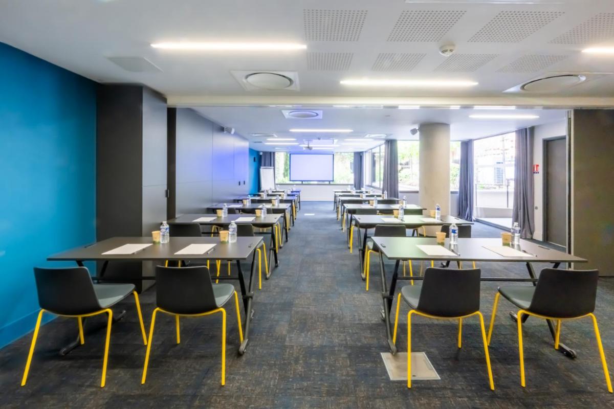 Espace de conférence ou salle de réunion dans l'établissement Nemea Appart Hotel Cannes Palais