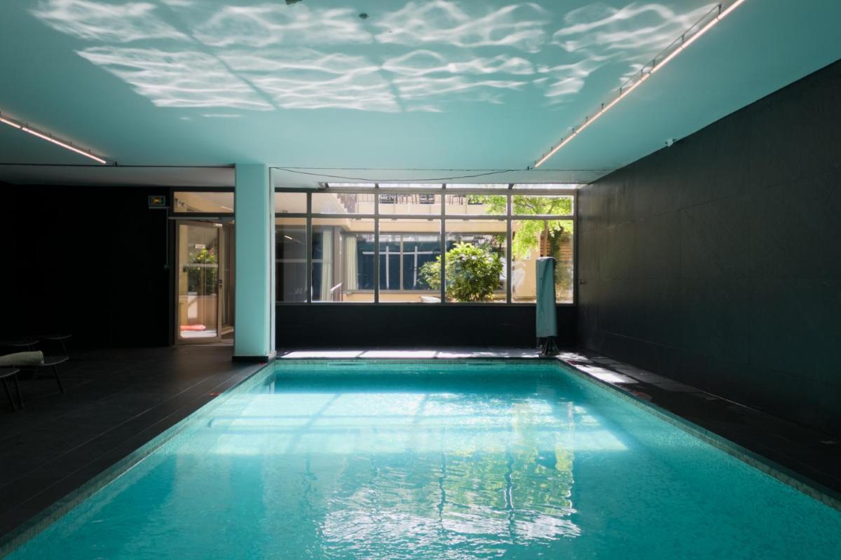 Piscine de l'établissement Nemea Appart Hotel Cannes Palais ou située à proximité