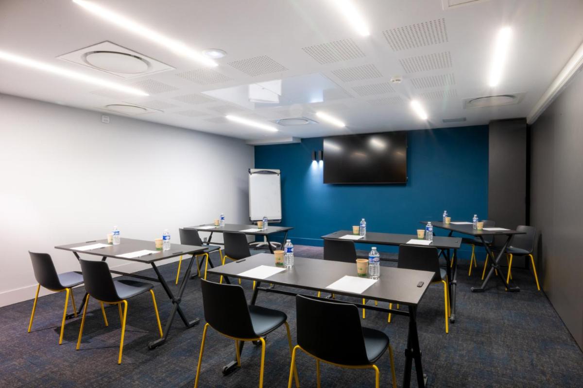 Espace de conférence ou salle de réunion dans l'établissement Nemea Appart Hotel Cannes Palais