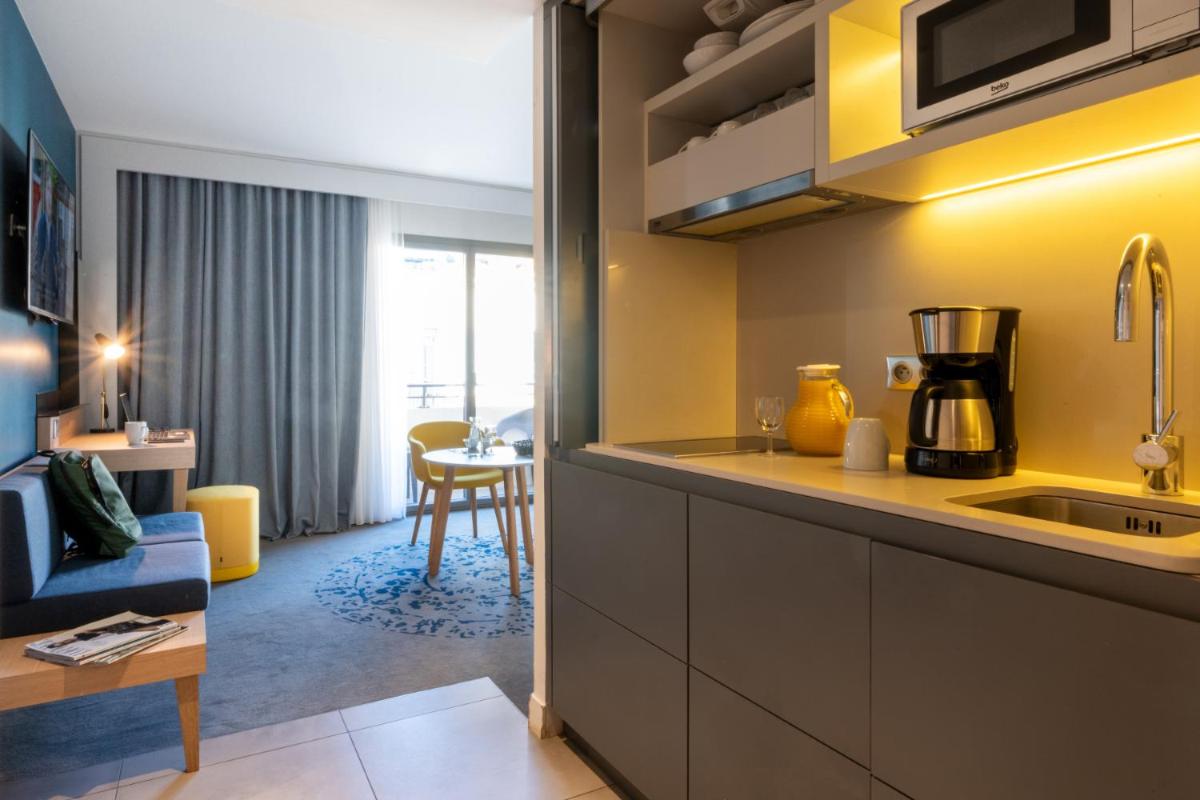 Cuisine ou kitchenette dans l'établissement Nemea Appart Hotel Cannes Palais