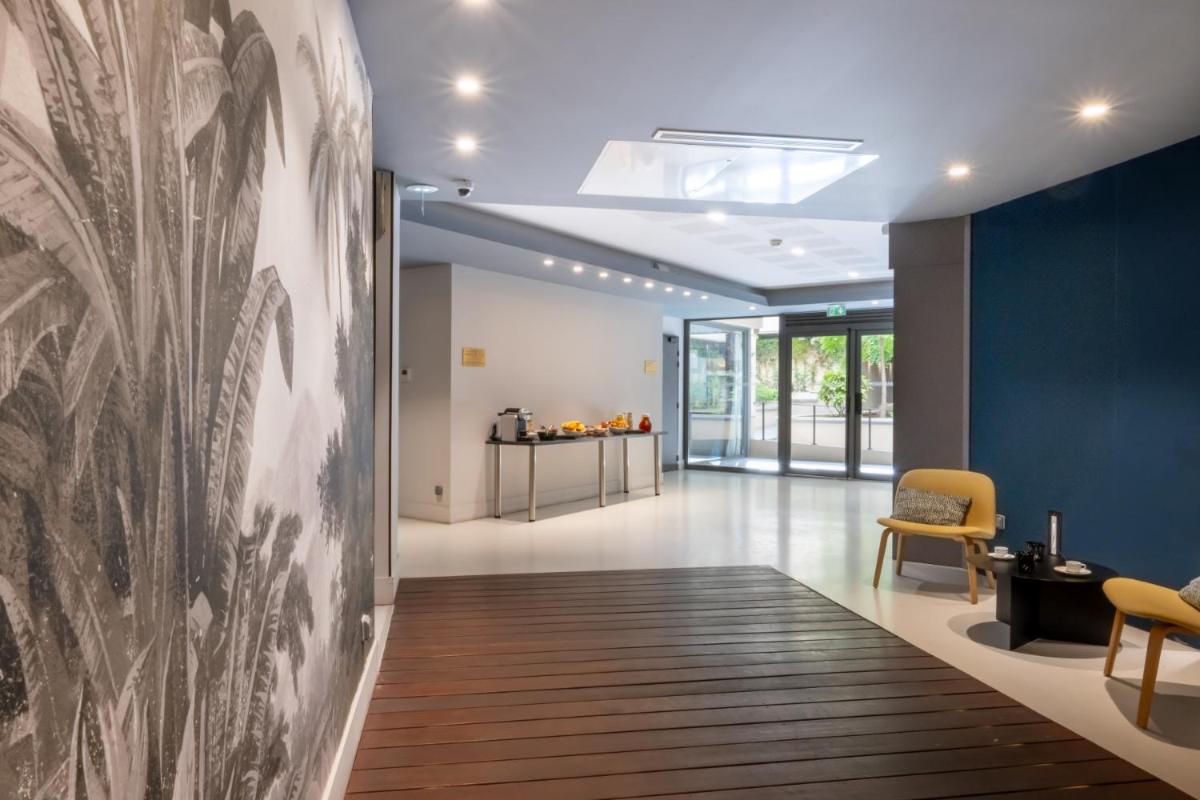 Coin salon dans l'établissement Nemea Appart Hotel Cannes Palais