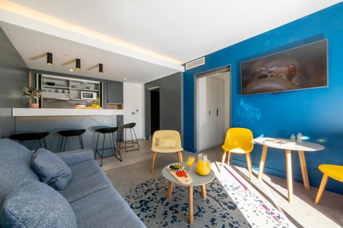 Coin salon dans l'établissement Nemea Appart Hotel Cannes Palais