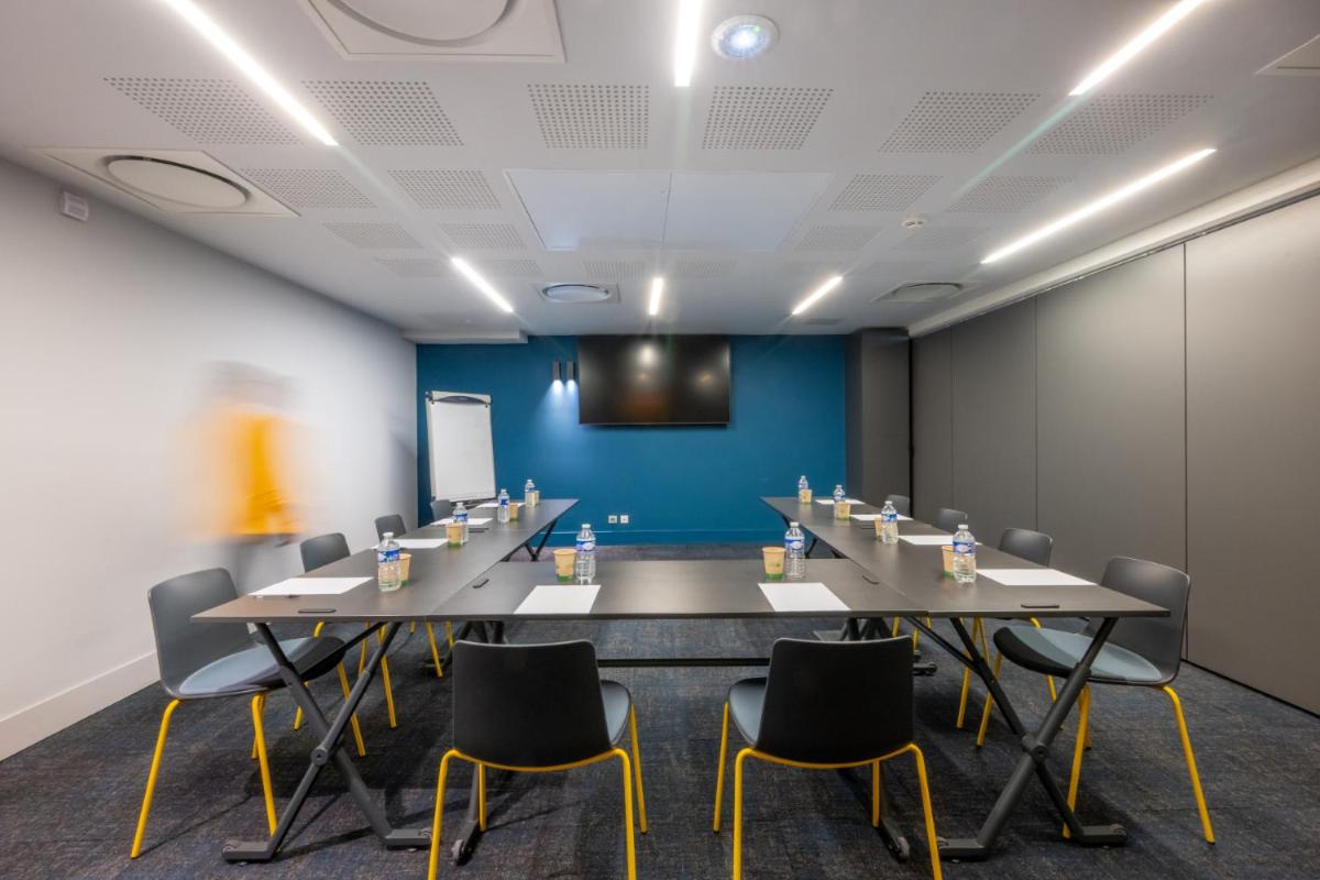 Espace de conférence ou salle de réunion dans l'établissement Nemea Appart Hotel Cannes Palais