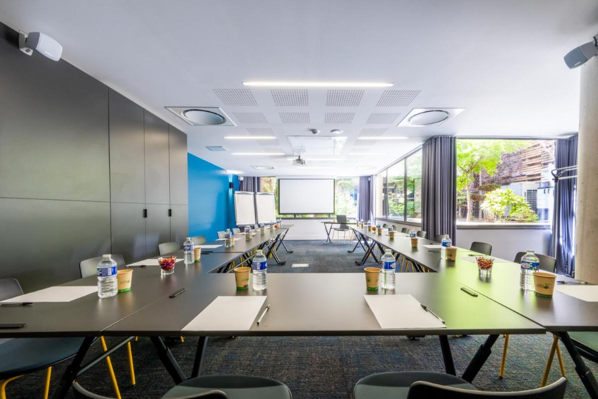 Espace de conférence ou salle de réunion dans l'établissement Nemea Appart Hotel Cannes Palais