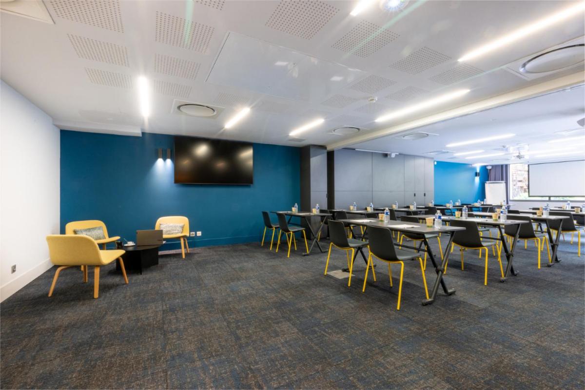 Espace de conférence ou salle de réunion dans l'établissement Nemea Appart Hotel Cannes Palais