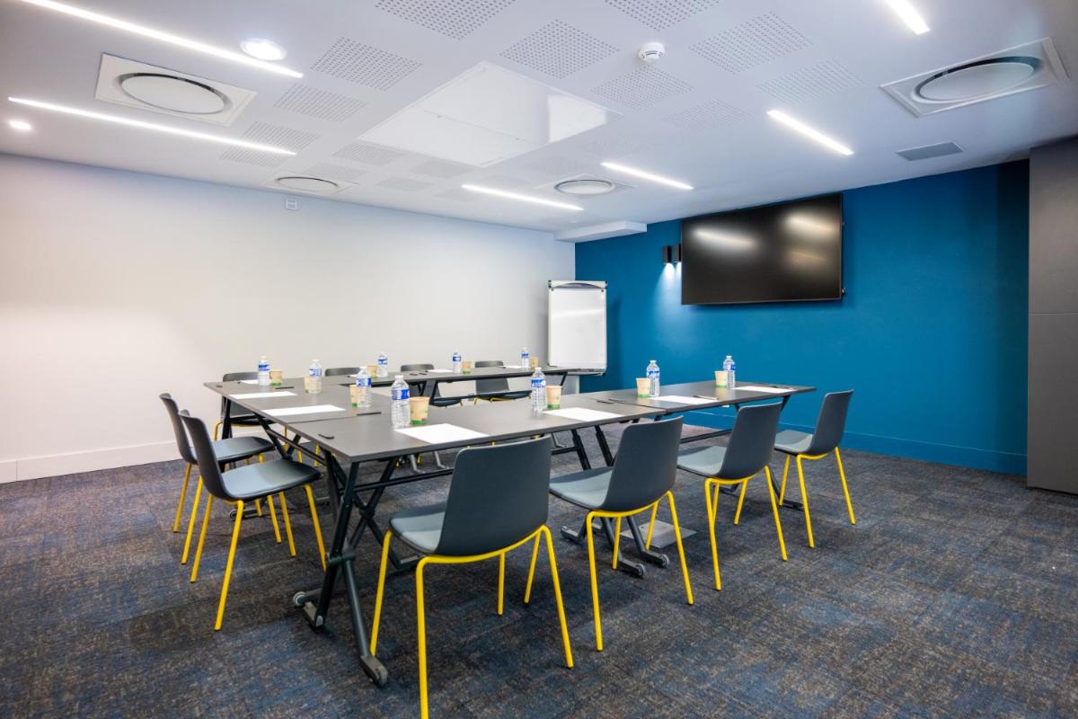 Espace de conférence ou salle de réunion dans l'établissement Nemea Appart Hotel Cannes Palais