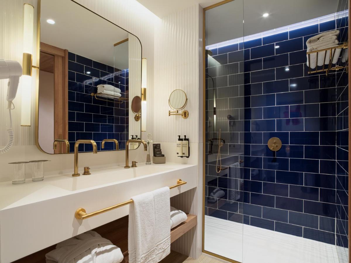 Un baño de H10 Porto Poniente 4* Sup