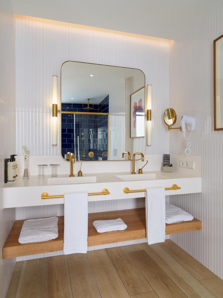 Un baño de H10 Porto Poniente 4* Sup