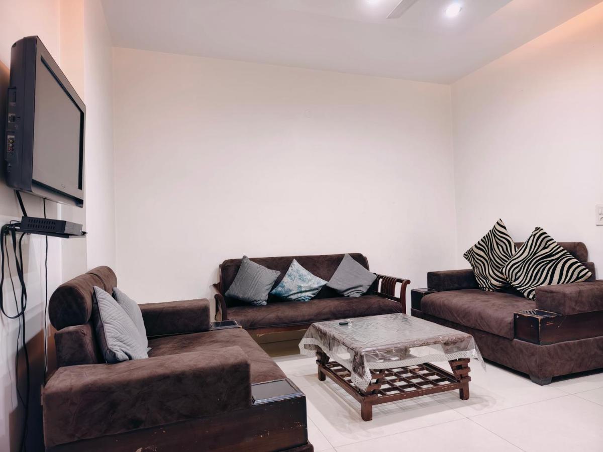 Family 3bhk Home stay! - Housity
