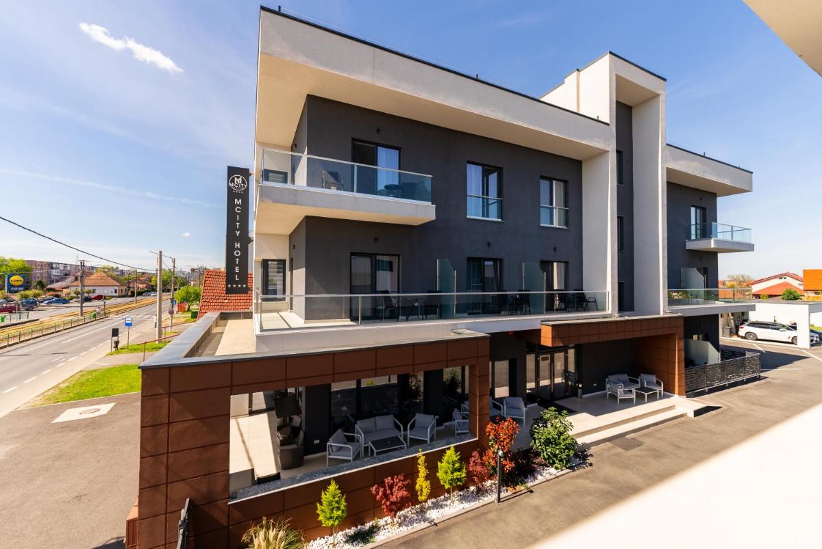 M City Aparthotel - Housity