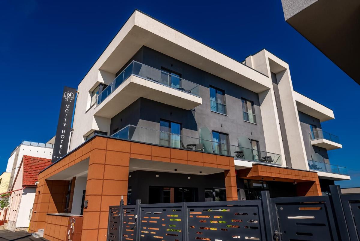 M City Aparthotel - Housity