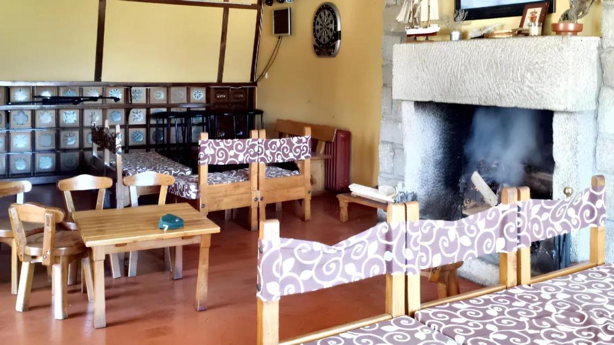 Spacious house in Navaluenga with lake view - Housity