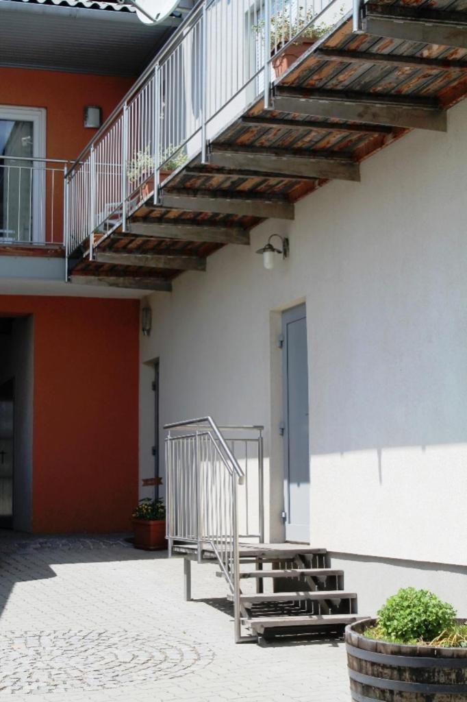 Ferienhof Weingut Lunzer - Housity