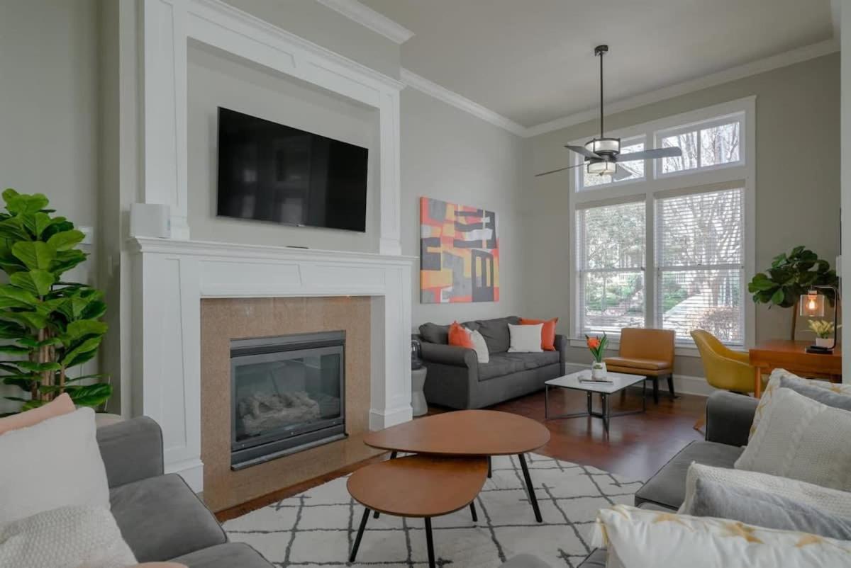 Upscale Uptown Estate in heart of Dallas - Housity