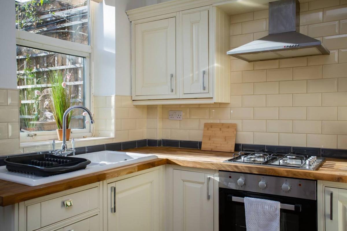 West Beck House Newcastle - Spacious Double Room - Housity