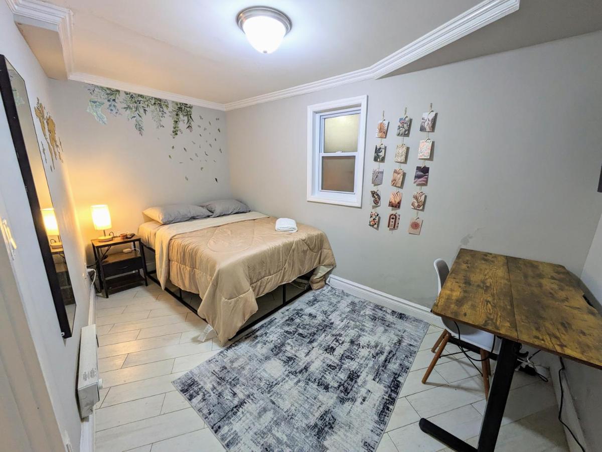 Lovely Room at 3 bedroom Apt at the heart of East Village - Housity