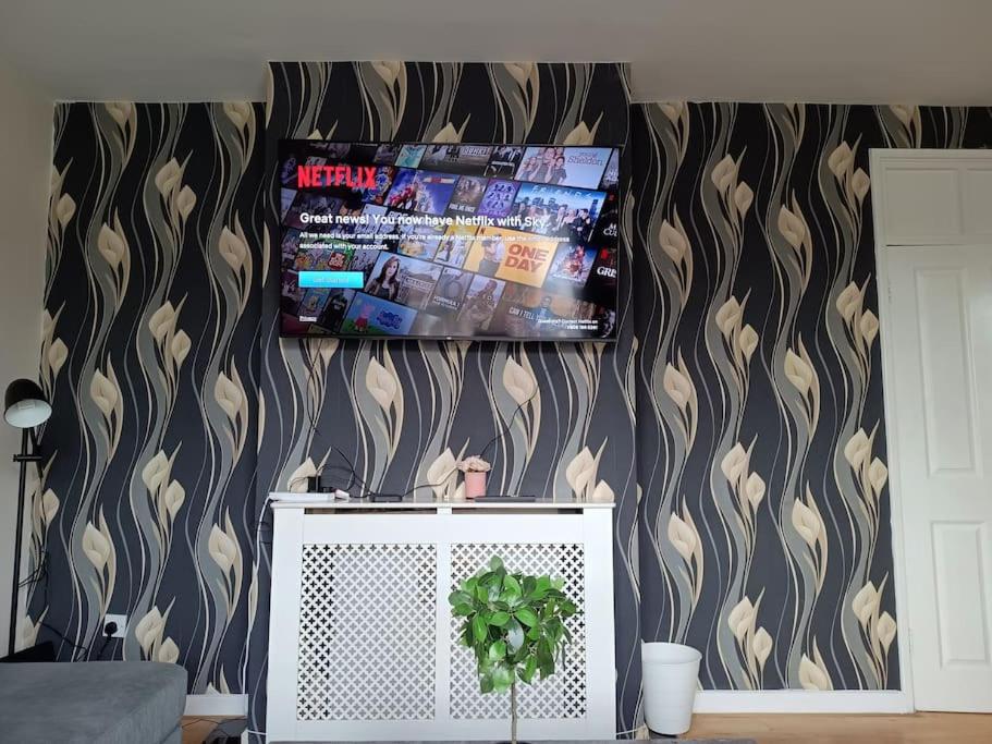 Spacious 3 bed flat opp Springfield park, Hackney. - Housity