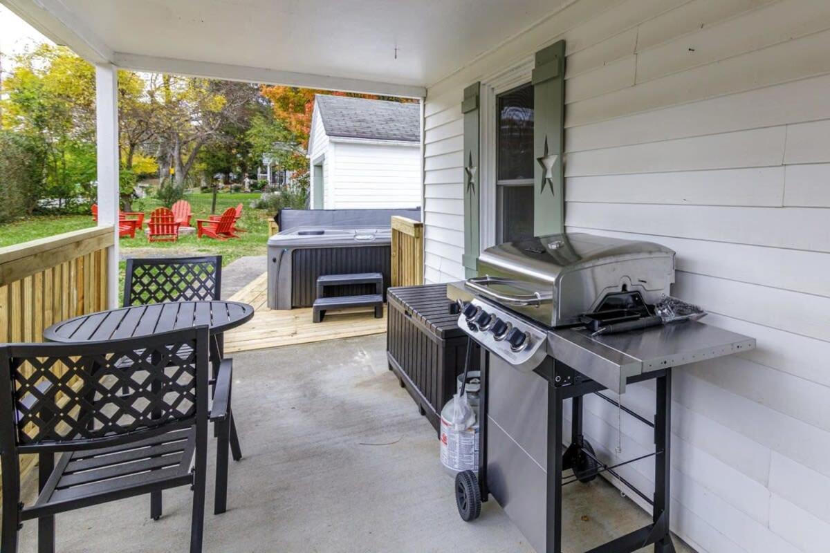 New River Gorge Cottage w Hot Tub, Fire Pit, Grill - Housity