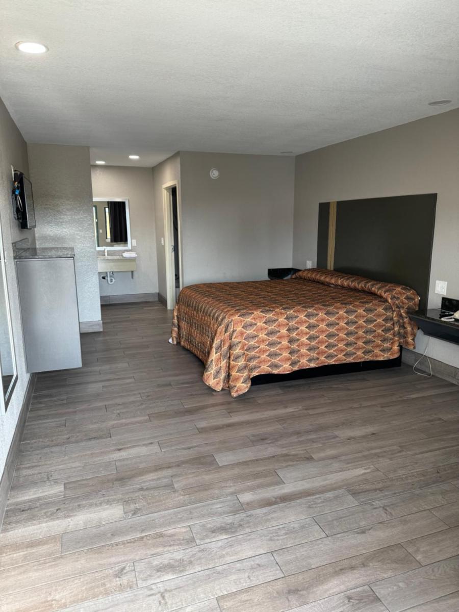 Nola Inn & Suites - Housity