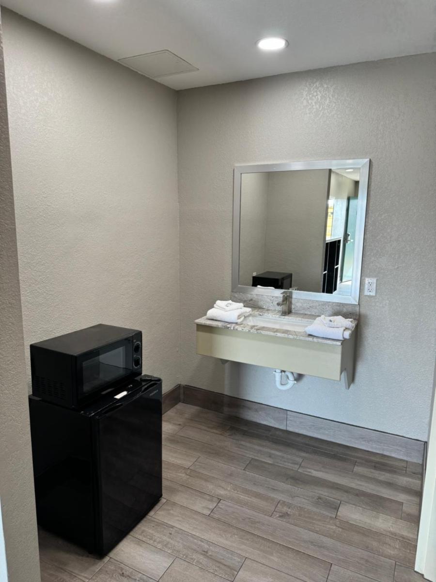 Nola Inn & Suites - Housity