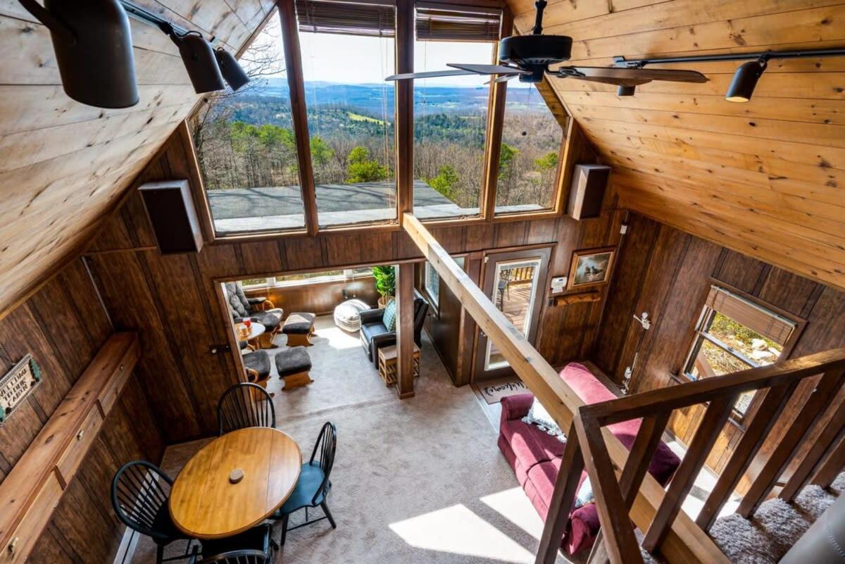 Mountaintop Views, Hot Tub, Deck, Fire Pit & WiFi - Housity