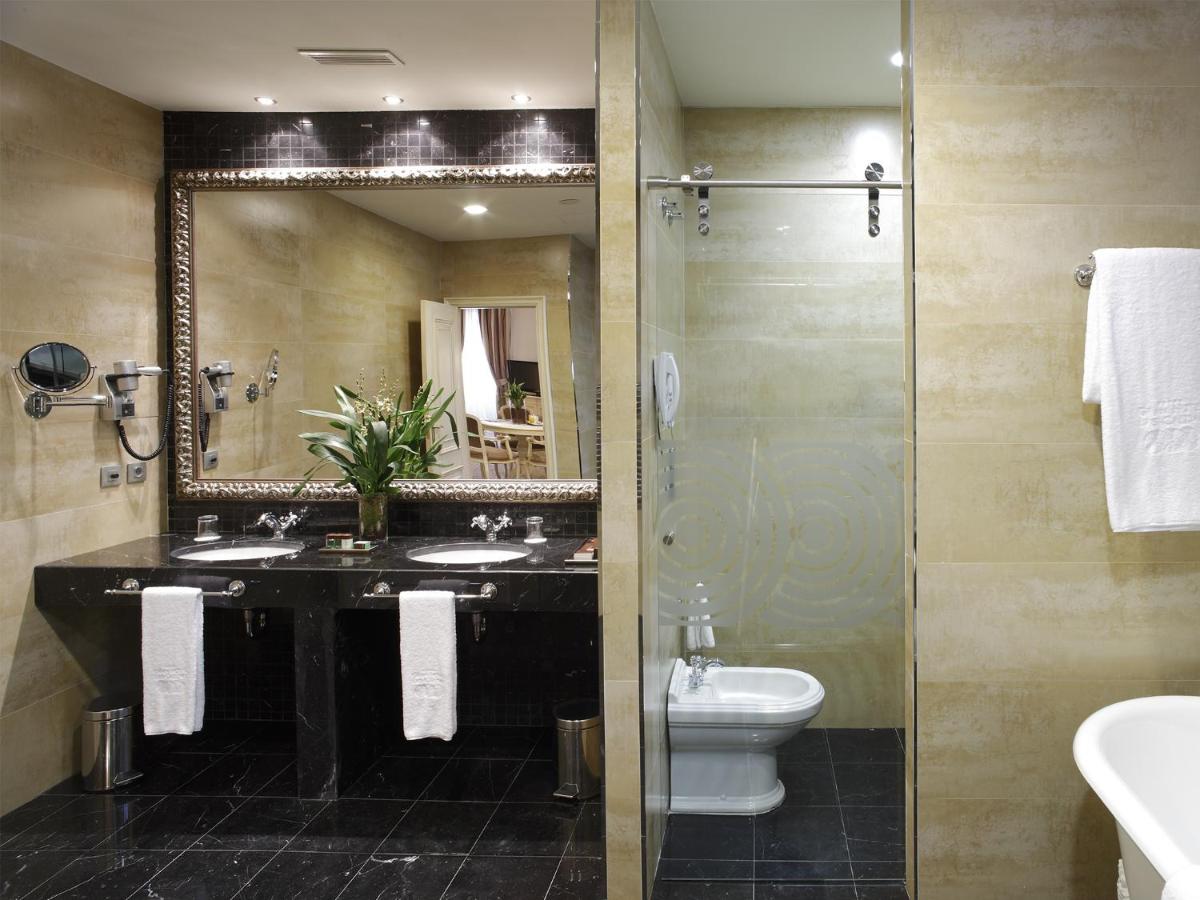Un baño de Blau Gran Hotel Las Caldas - Adults Only