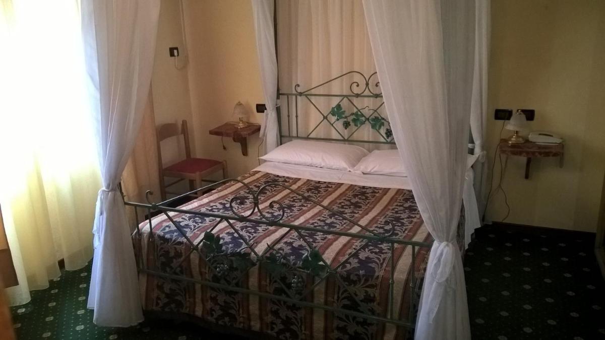 Hotel Parigi - Housity