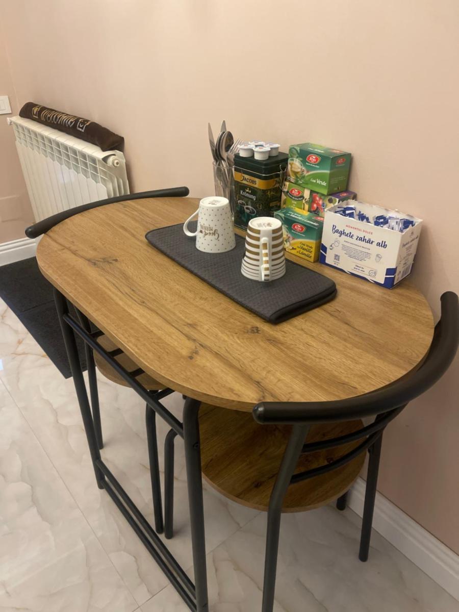 ROOM IN A PRIVATE HOUSE - 5 min from THERME and AIRPORT - Housity