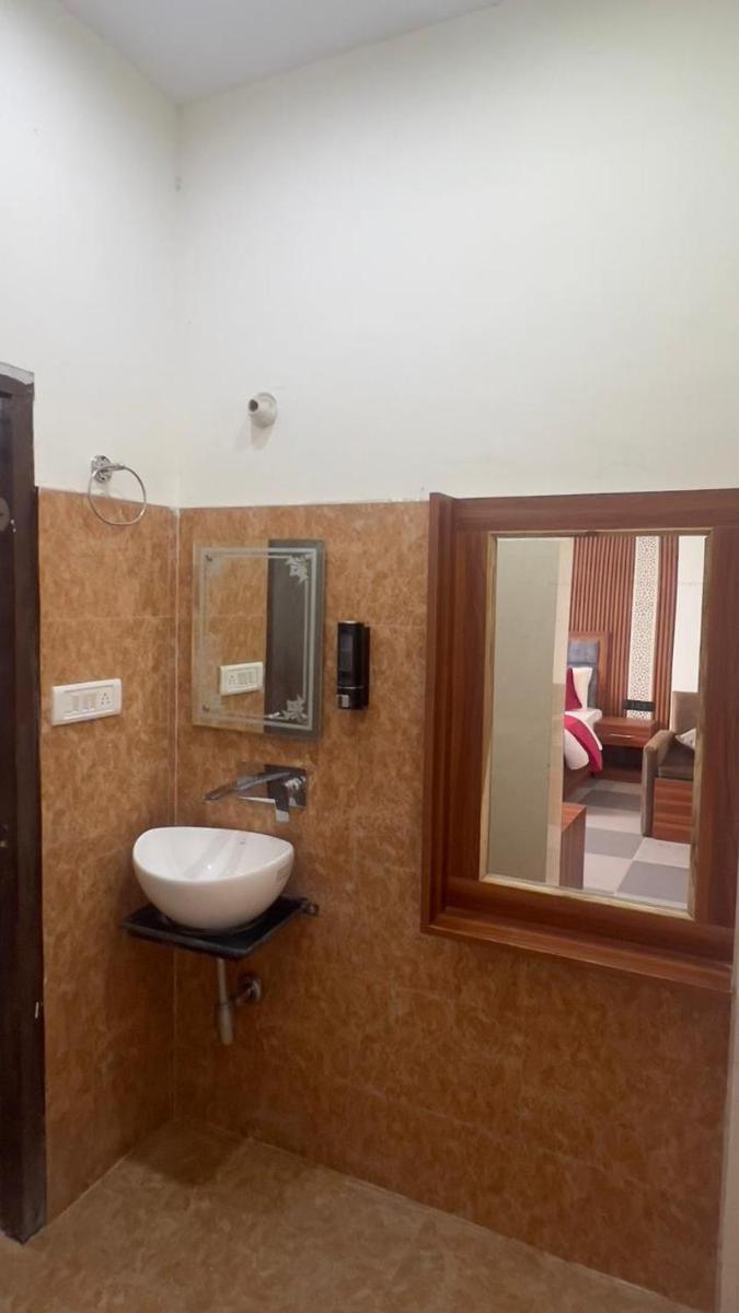 Sunny Pines Resort - Housity