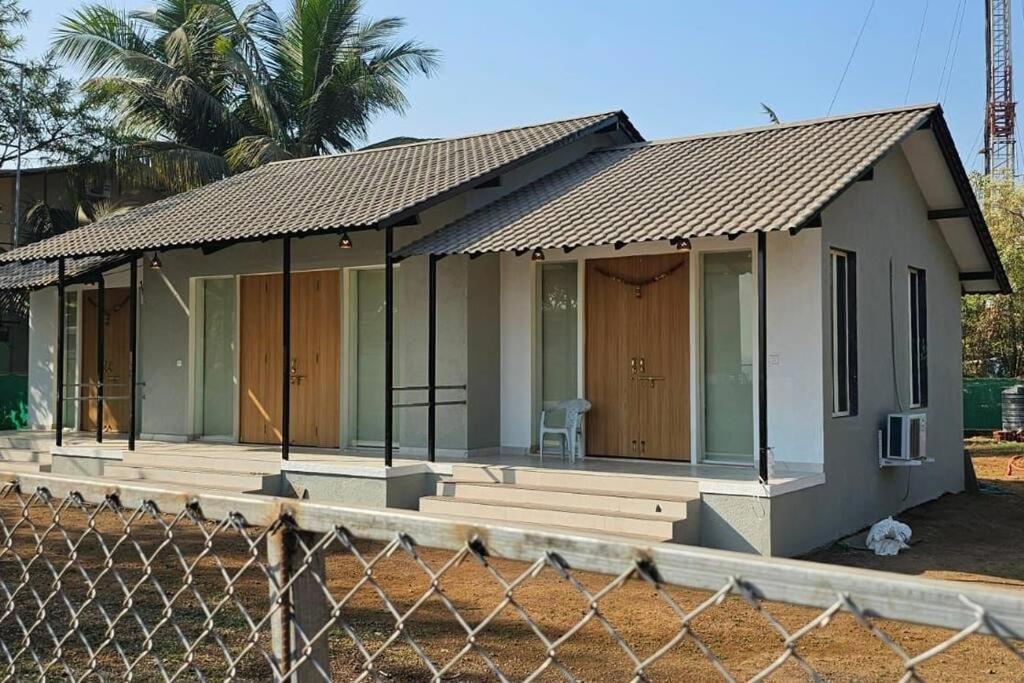 Villa La Casita Beach House~ Mandwa - Housity