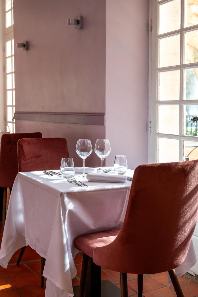 Coin salon dans l'établissement Moulin de Vernègues Hôtel & Spa