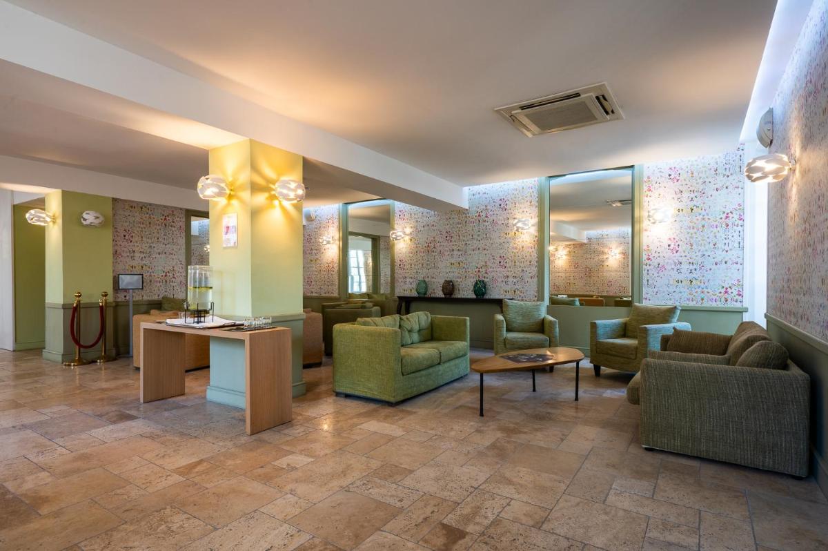 Coin salon dans l'établissement Moulin de Vernègues Hôtel & Spa