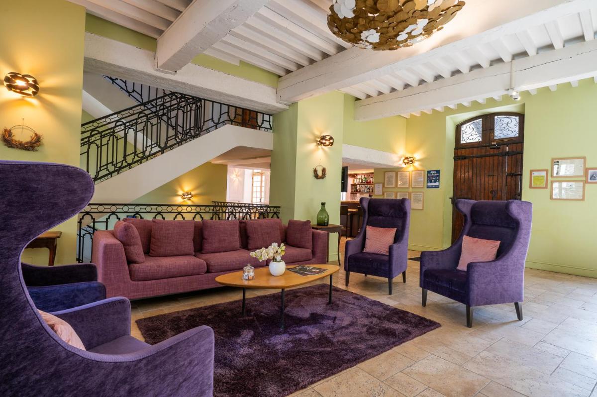 Coin salon dans l'établissement Moulin de Vernègues Hôtel & Spa